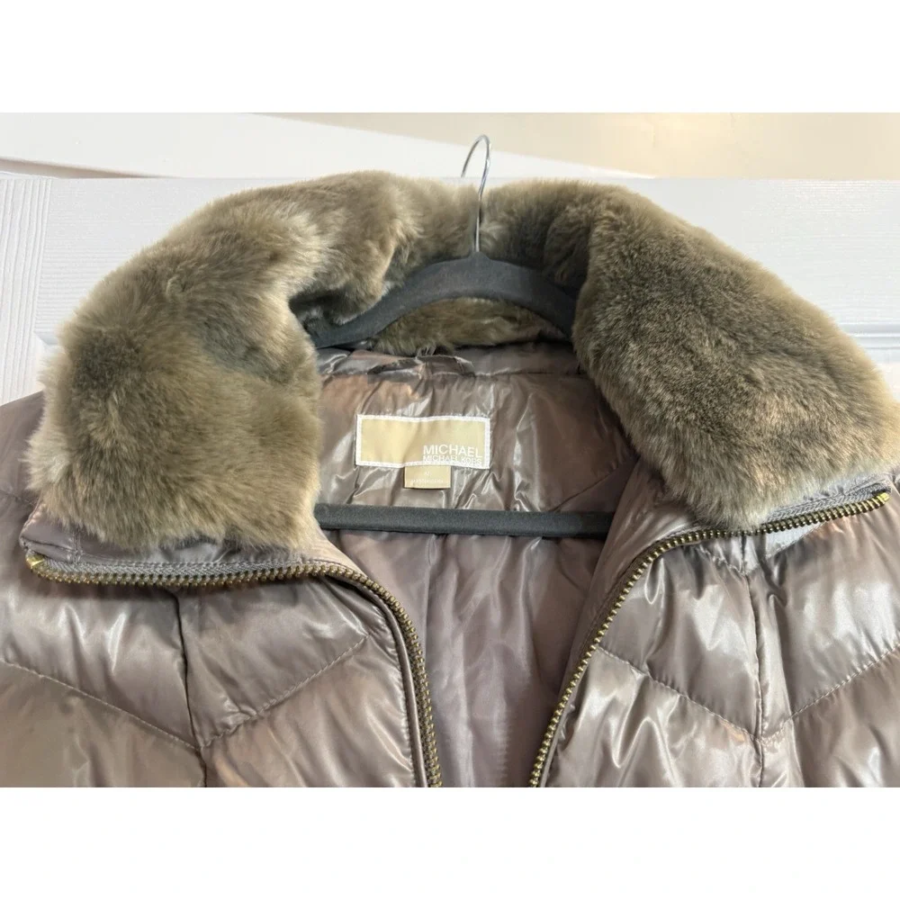 Michael Kors Taupe Chevron Down Puffer Jacket Faux Fur Collar Gold Zip Women M
